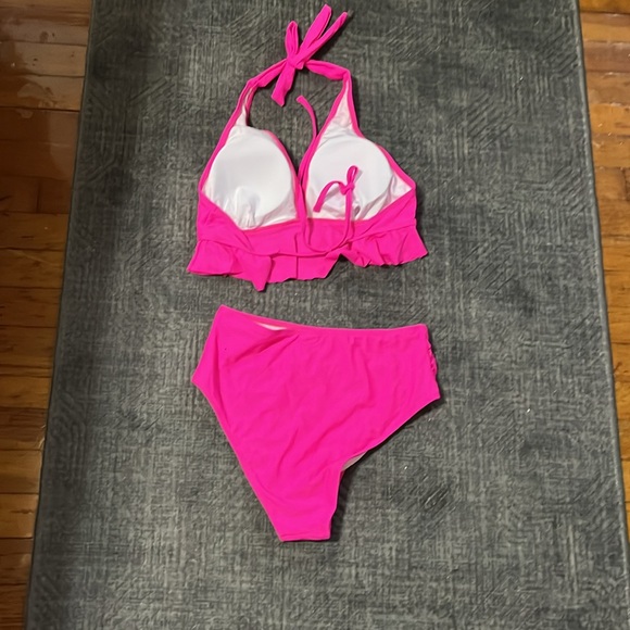 Vibrant Pink Ruffled Bikini Set - Picture 5 of 7